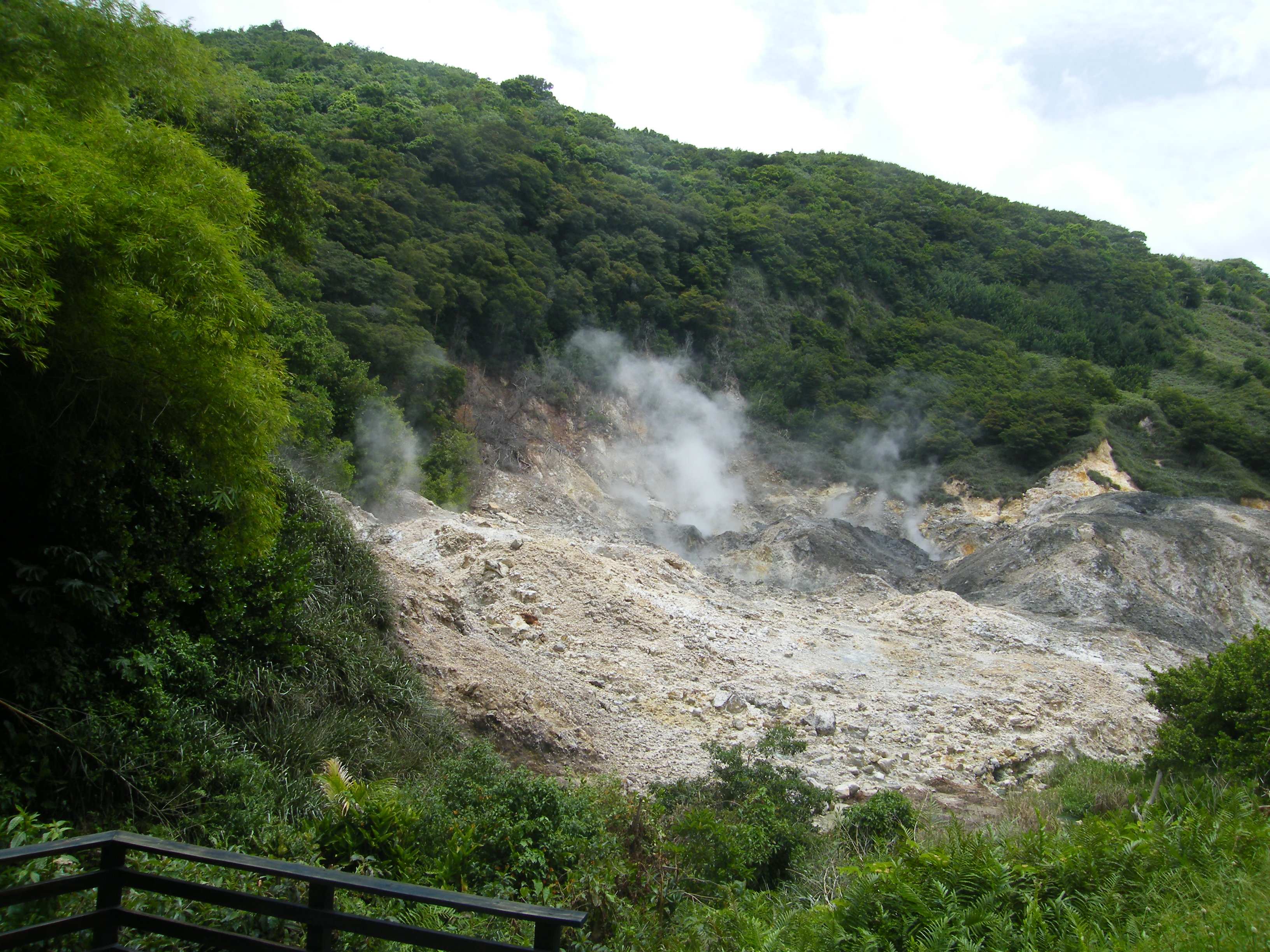 Der einzige Drive-In-Vulkan der Welt, auf der Karibikinsel St. Lucia