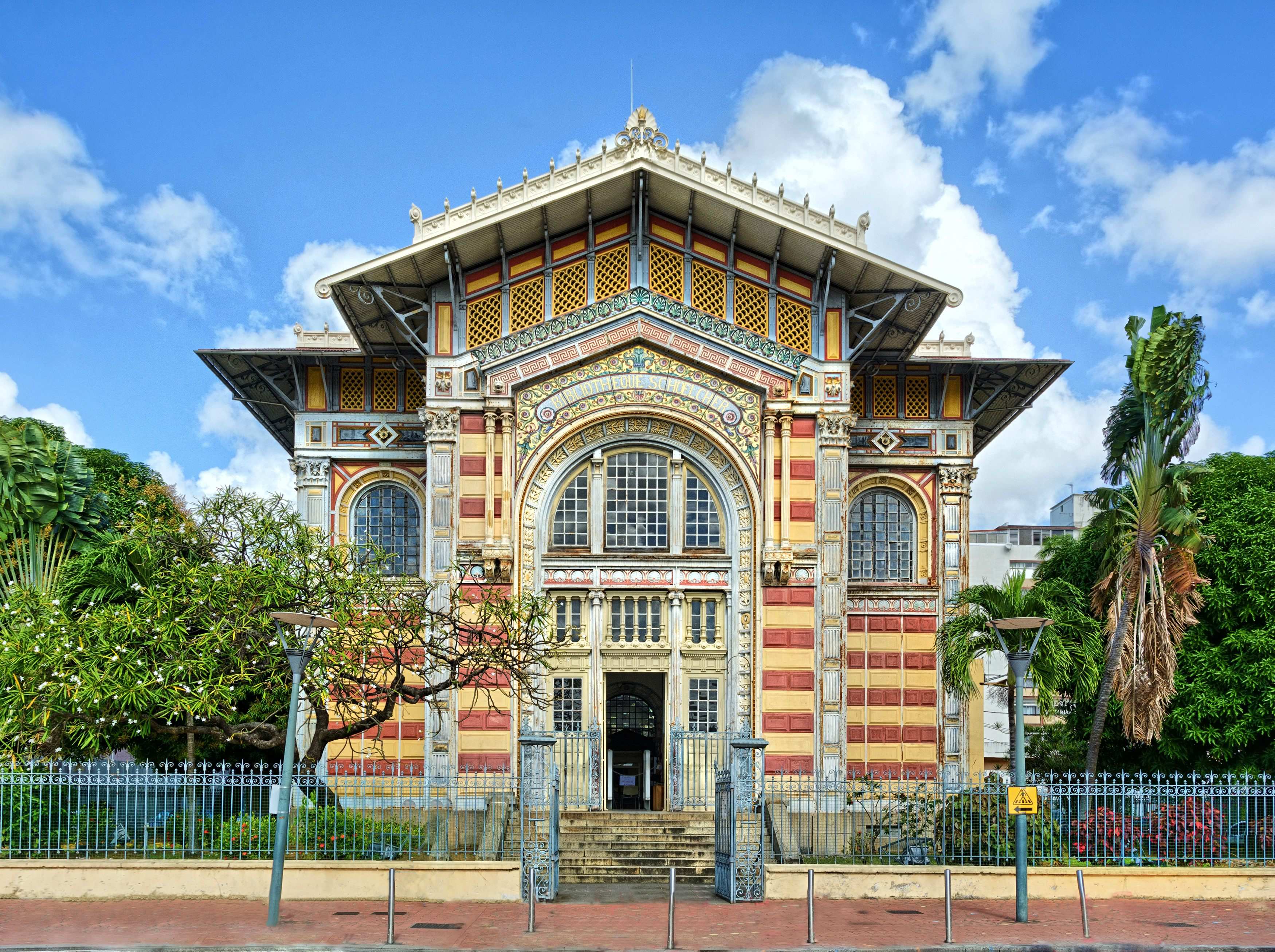 Historisches Gebäude der Bibliotheque Schoelcher in der Hauptstadt Fort de France,